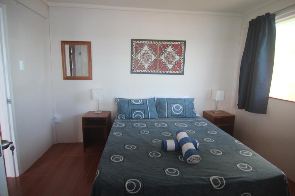 Boathouse Apartments Neiafu Bilik gambar